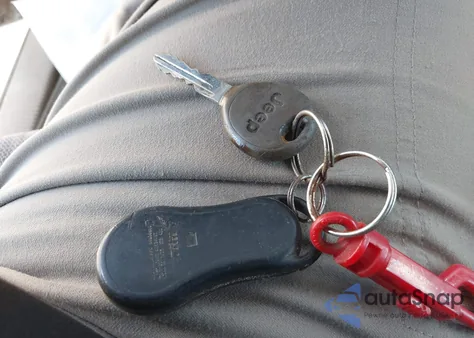 2000 Jeep Grand Cherokee Laredo z USA, uszkodzony, nr VIN 1J4G248S2YC344598